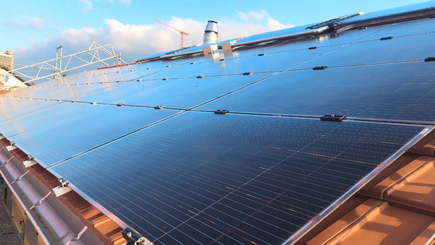 Um die Photovoltaik ranken sich nach wie vor verschiedene Mythen – wir machen den Faktencheck. BILD ENERGIESCHWEIZ